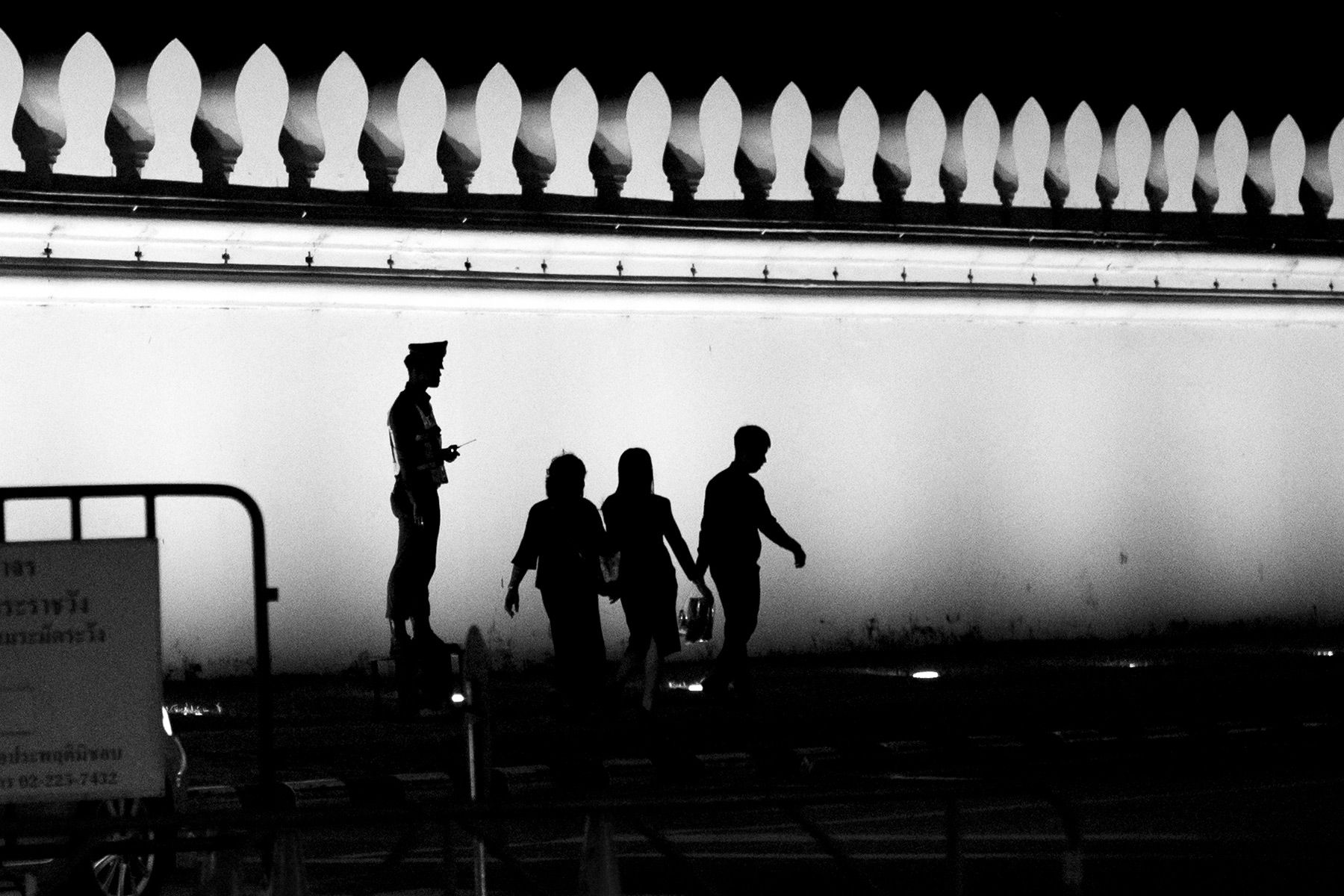 Königspalast-Mauer, Bangkok, schwarzweiss